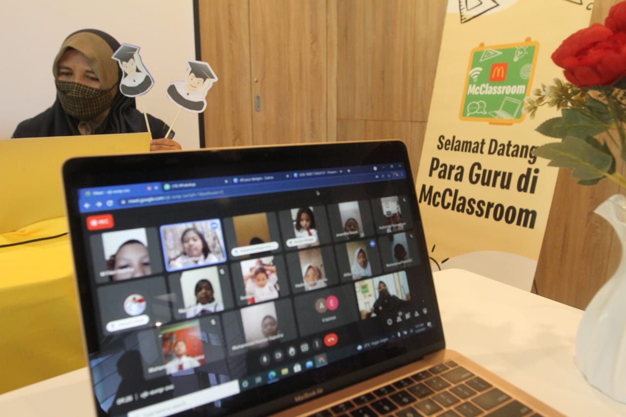 Wow, 300 Guru Terpilih Ini Serentak Mengajar di 150 Gerai McDonald’s Indonesia