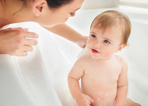 Panduan Membersihkan Rambut Bocah Baru Lahir