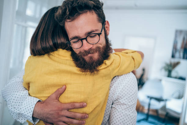 Tips Terus Romantis Walaupun Suami Sibuk Bekerja