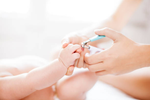 Kapan Waktu Untuk Memotong Kuku Si kecil