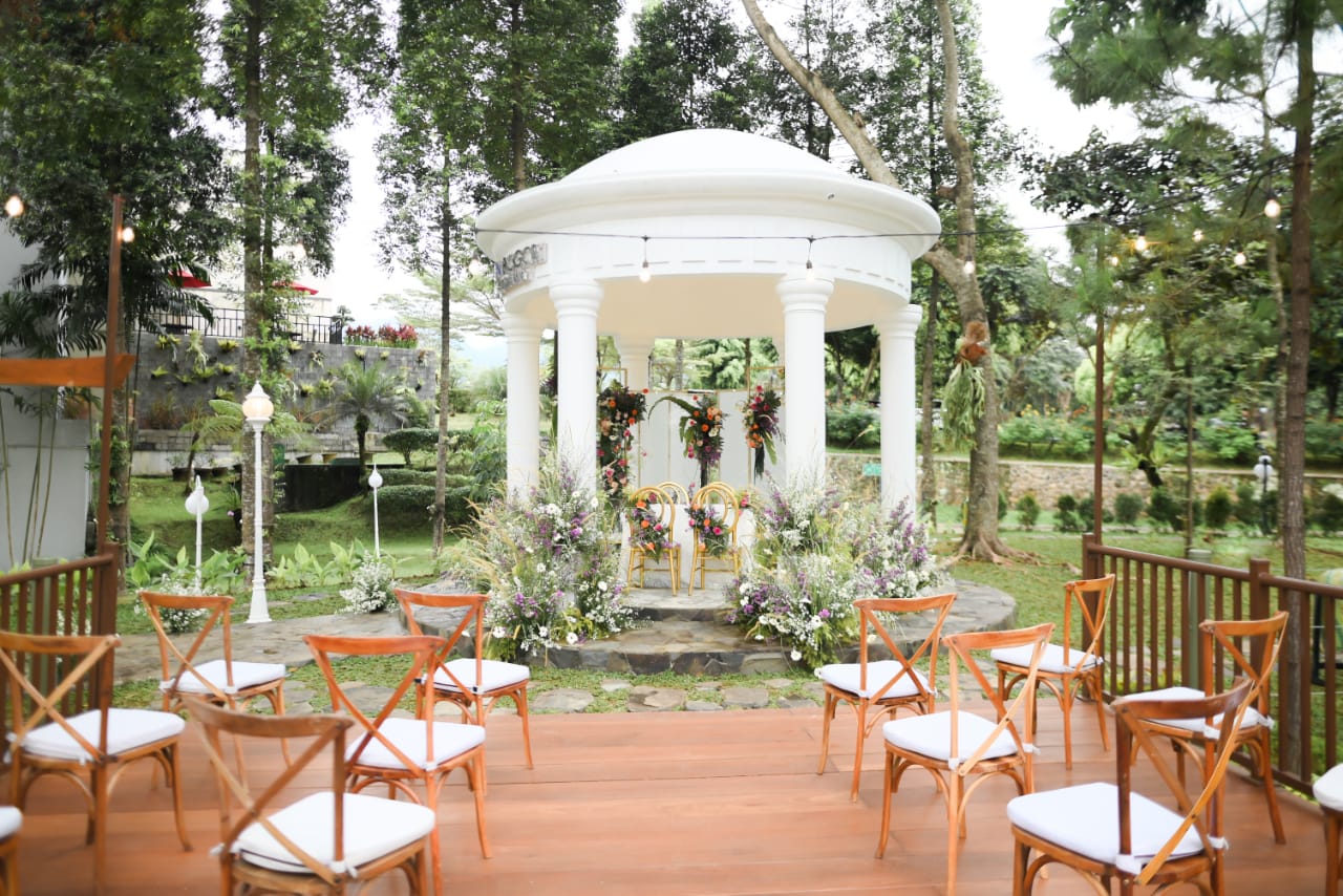 Bale Sawarga Oase Tersembunyi Intimate Wedding
