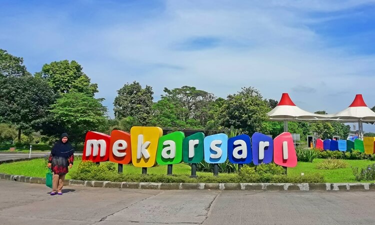 Liburan Ke Taman Wisata Mekarsari Yukk