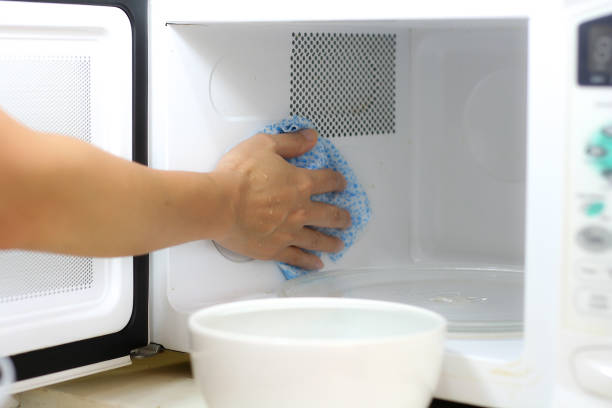 Tips Bersihkan Microwave
